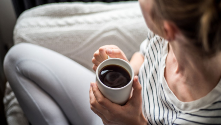 Aç karnına kahve içmek zararlı mı? Uzmanlar Yanıtlıyor