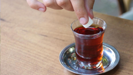 Şekerli Çay Sağlığınızı Tehdit Ediyor!