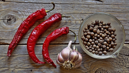 Acı Yemek Sağlıklı mı? Faydaları ve Zararları